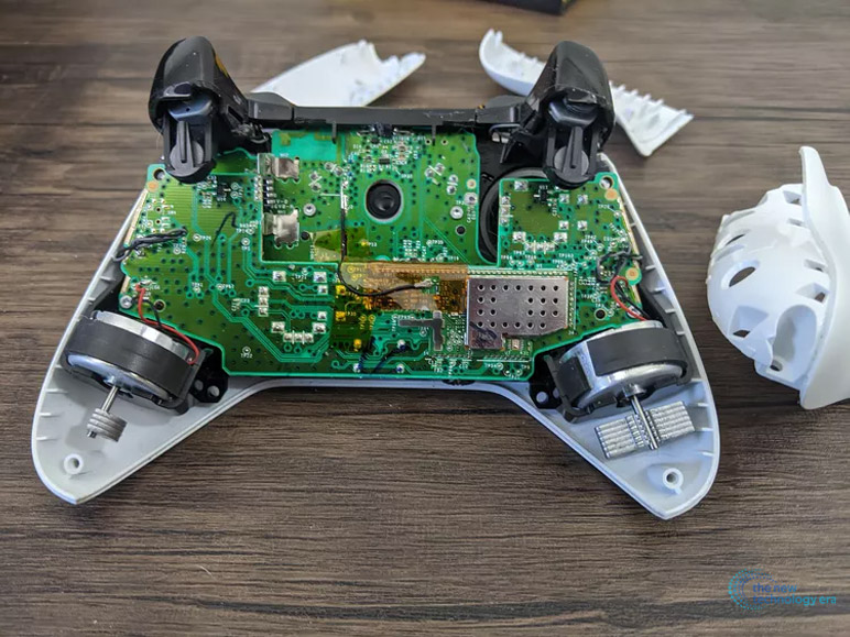 taking apart xbox controller